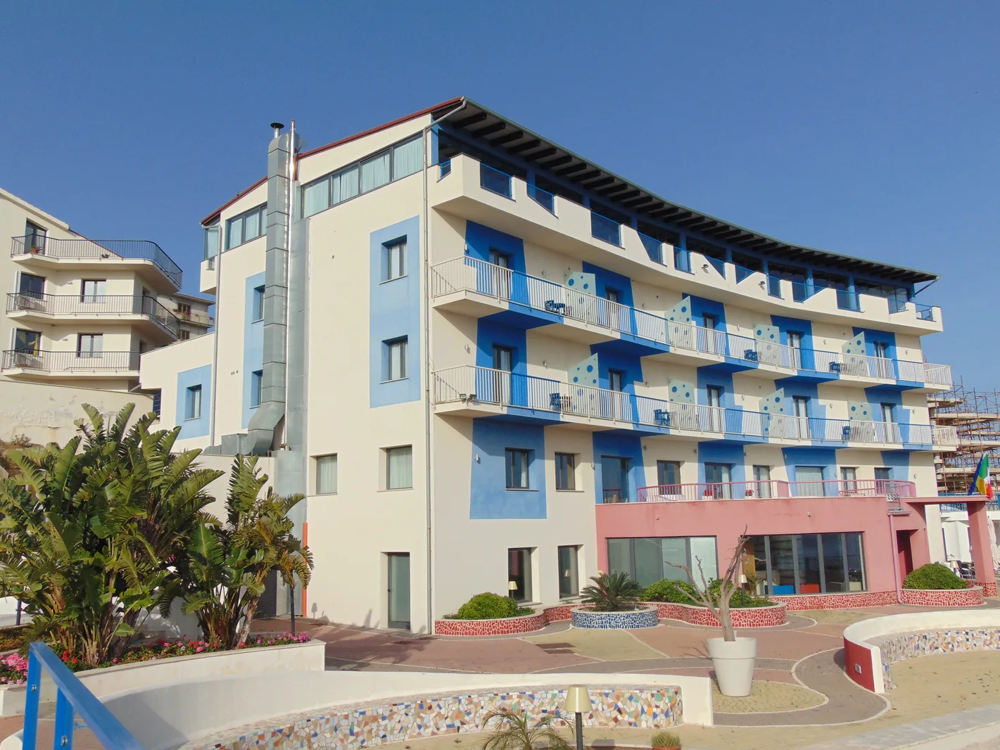 TUS'HOTEL