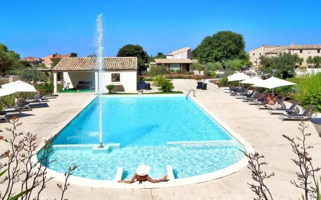 HOTEL ARTEMISIA RESORT