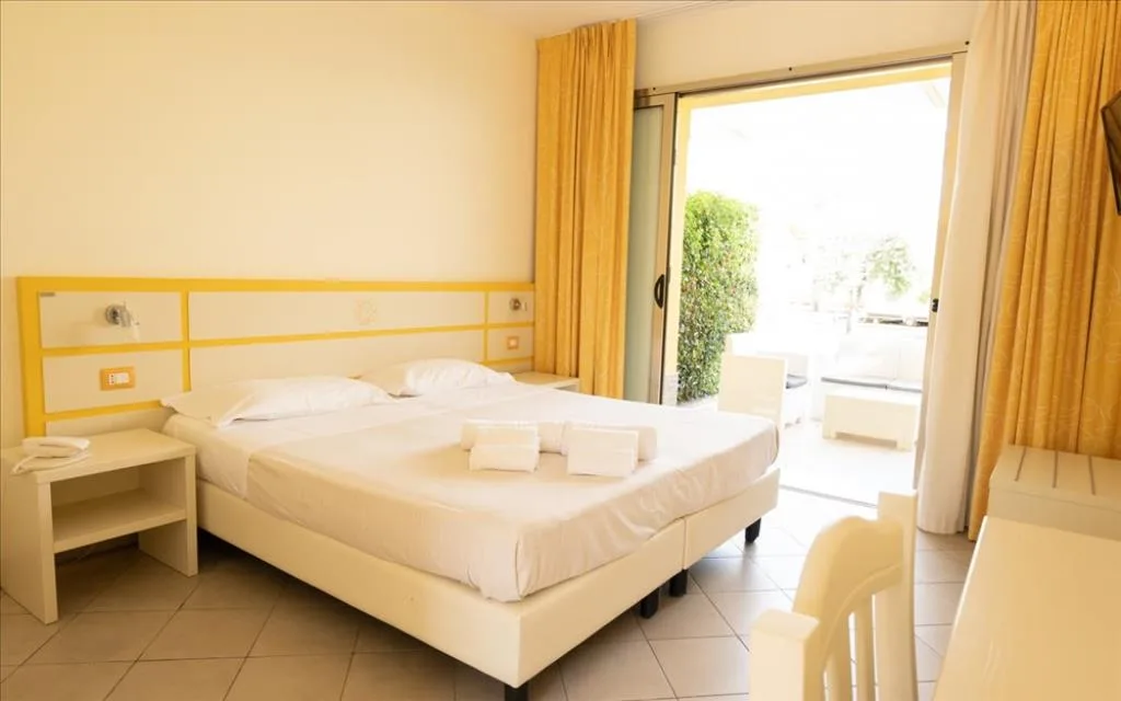 HOTEL BAIA DI TRAINITI