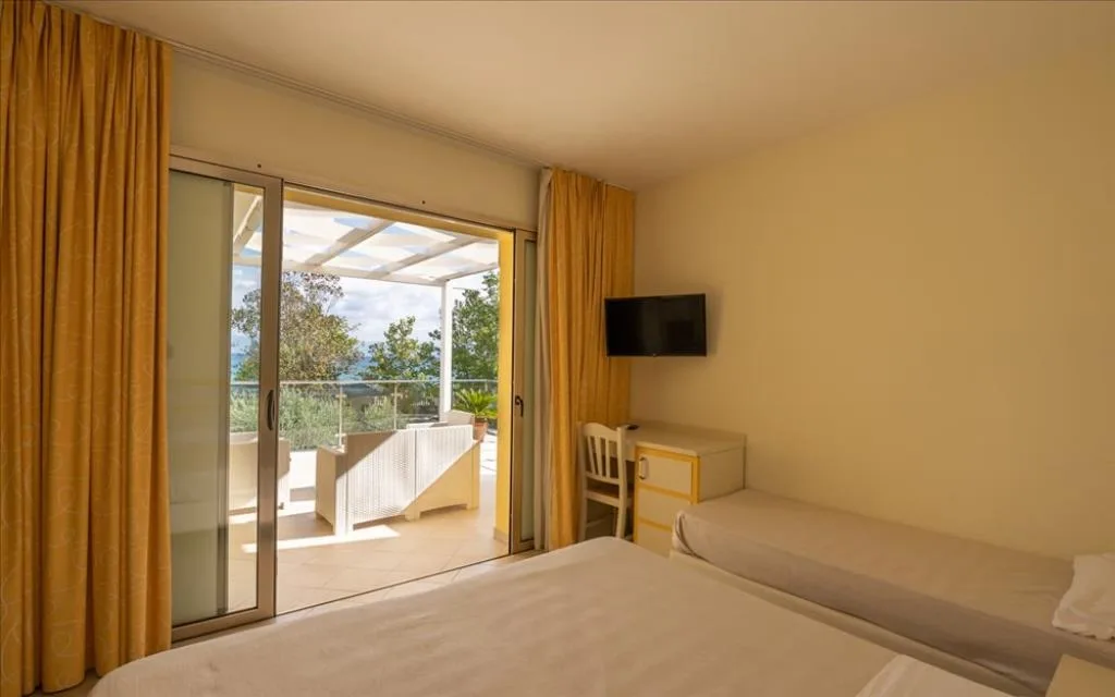 HOTEL BAIA DI TRAINITI