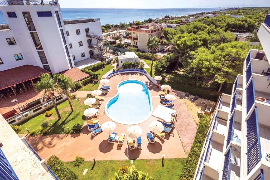TICHO'S HOTEL