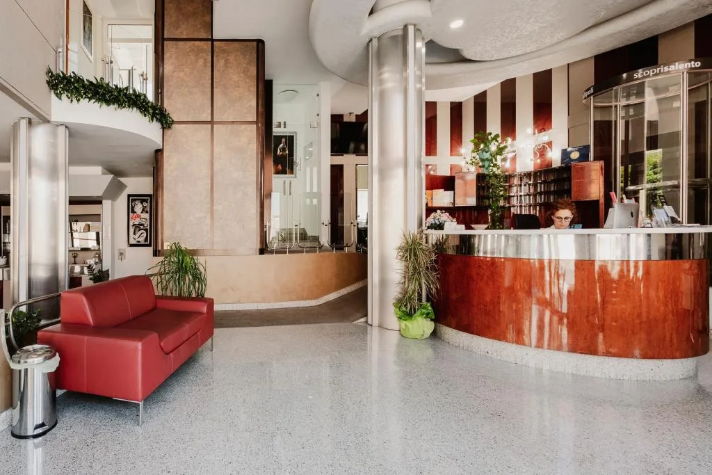 HOTEL FLY