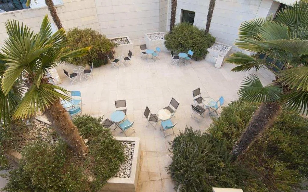 HOTEL HILTON GARDEN INN