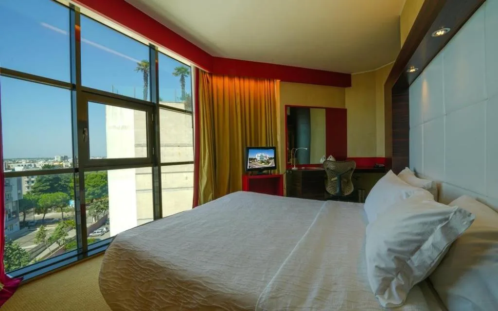 HOTEL HILTON GARDEN INN