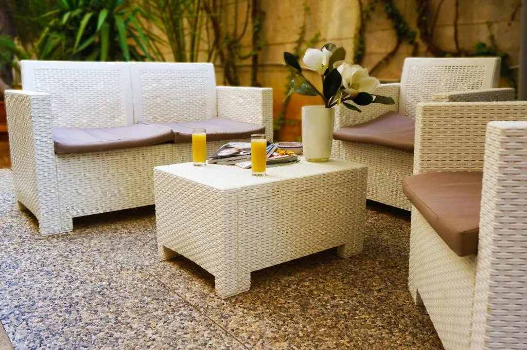 MARBELA APARTMENTS & SUITES