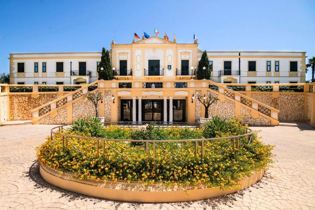 DELFINO BEACH HOTEL