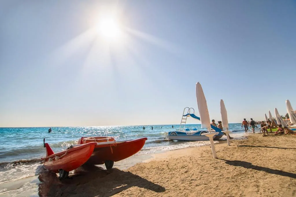 DELFINO BEACH HOTEL